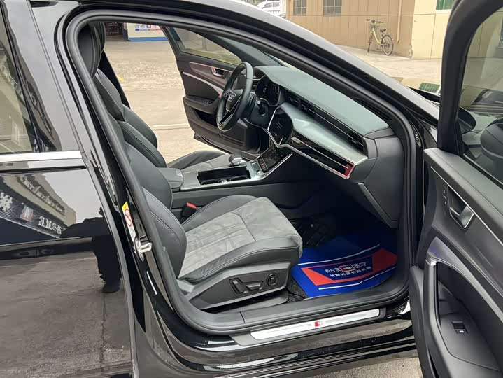 Фото 5 - Audi A6L