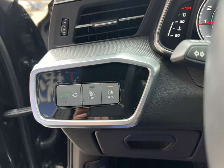 Фото 8 - Audi A6L