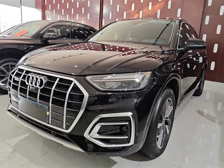 Фото 1 - Audi Q5L