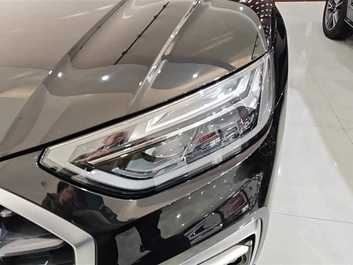 Фото 5 - Audi Q5L