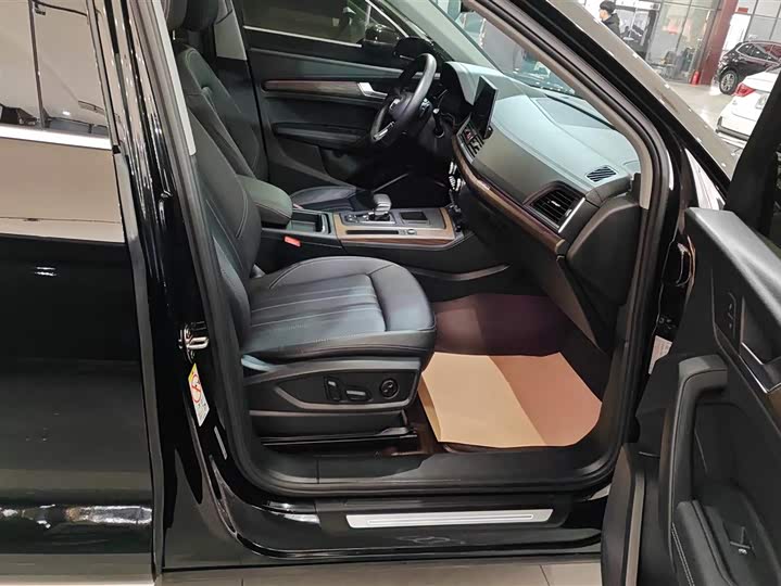 Фото 8 - Audi Q5L