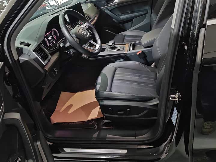 Фото 9 - Audi Q5L