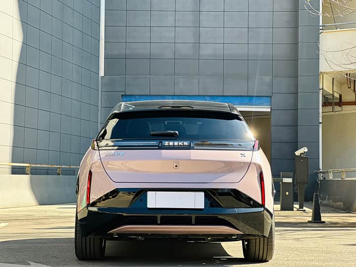 Фото 5 - Zeekr X
