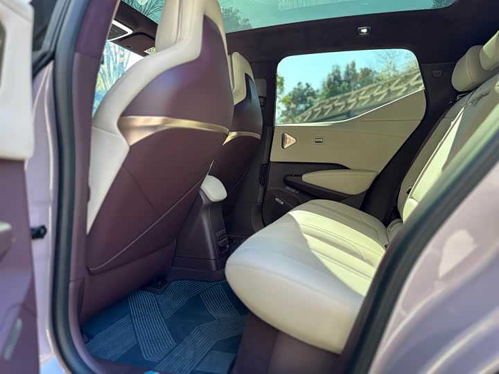 Фото 9 - Zeekr X