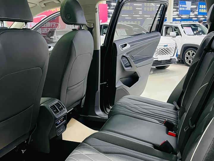 Фото 8 - Volkswagen Tiguan L Pro