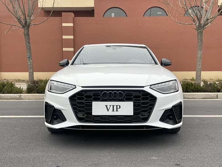 Фото 2 - Audi A4L