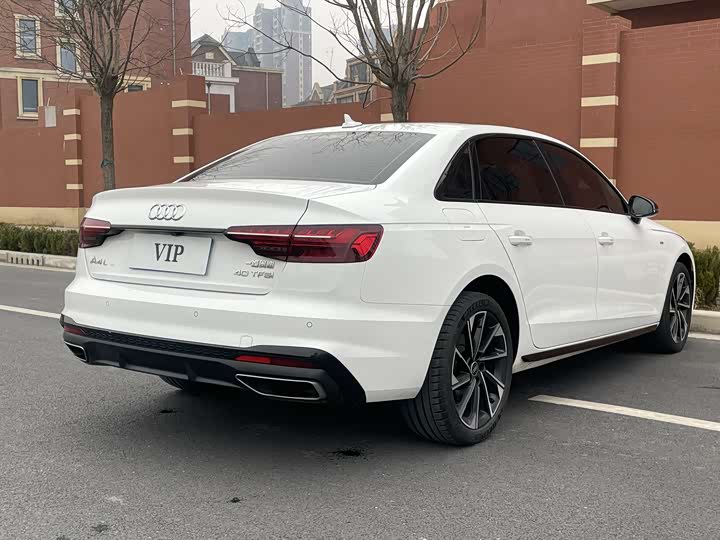 Фото 4 - Audi A4L