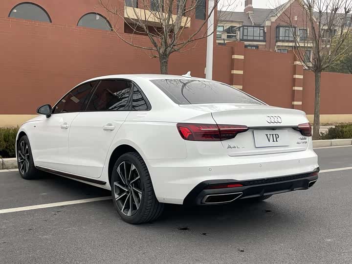 Фото 5 - Audi A4L