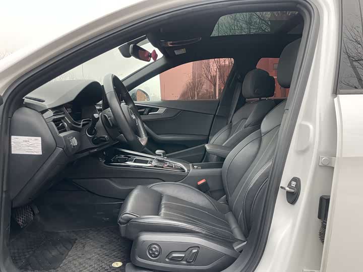 Фото 8 - Audi A4L