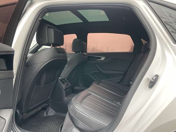 Фото 9 - Audi A4L