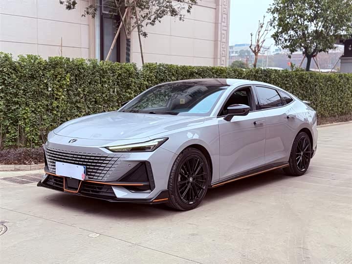 Фото 1 - Changan UNI-V