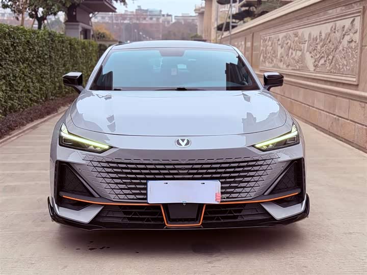 Фото 2 - Changan UNI-V