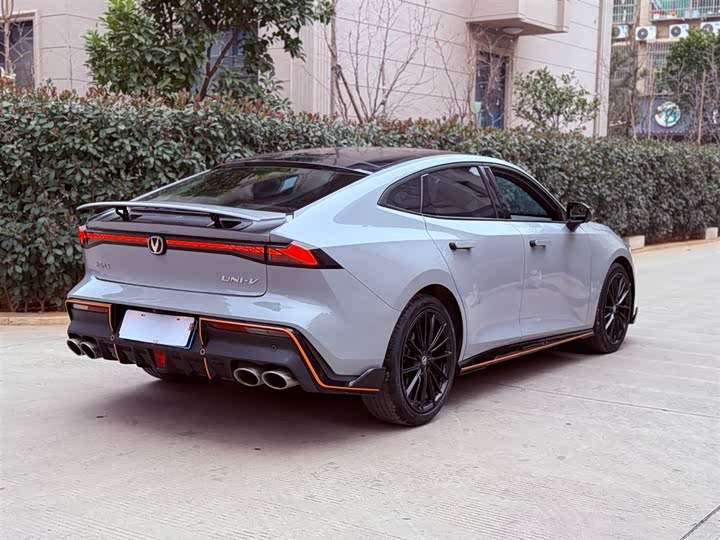 Фото 8 - Changan UNI-V