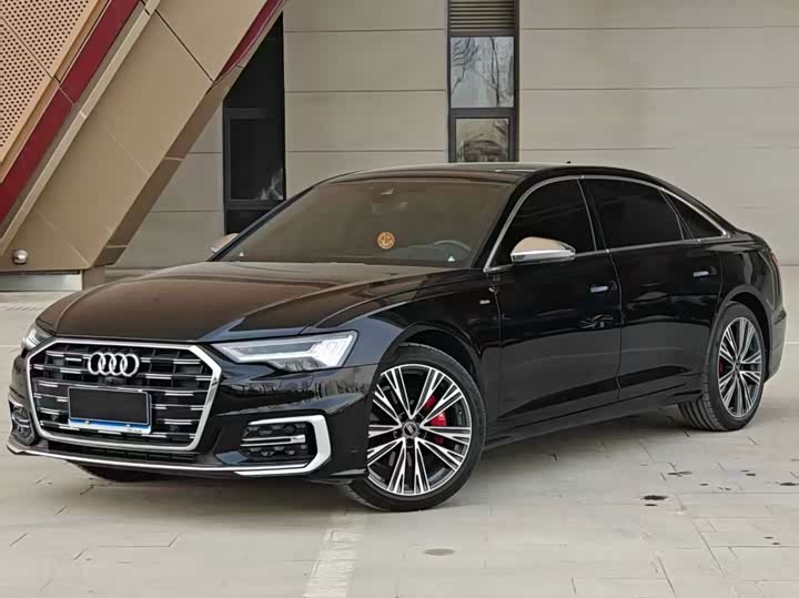 Фото 1 - Audi A6L
