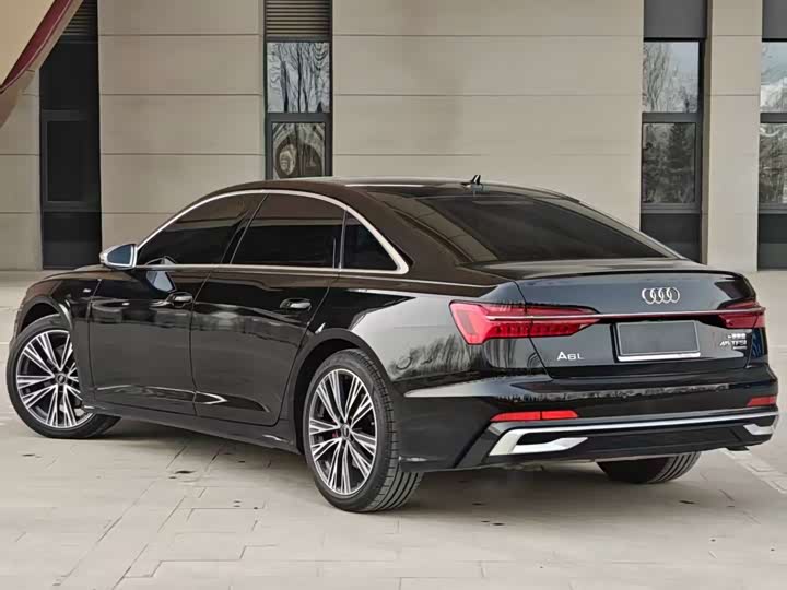 Фото 4 - Audi A6L