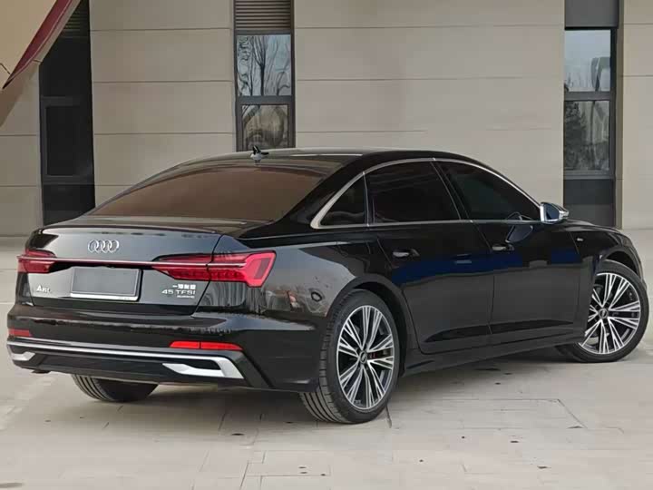 Фото 6 - Audi A6L