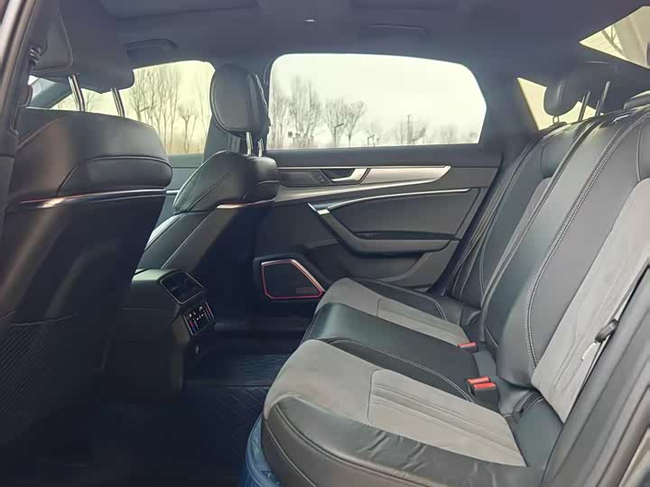 Фото 9 - Audi A6L