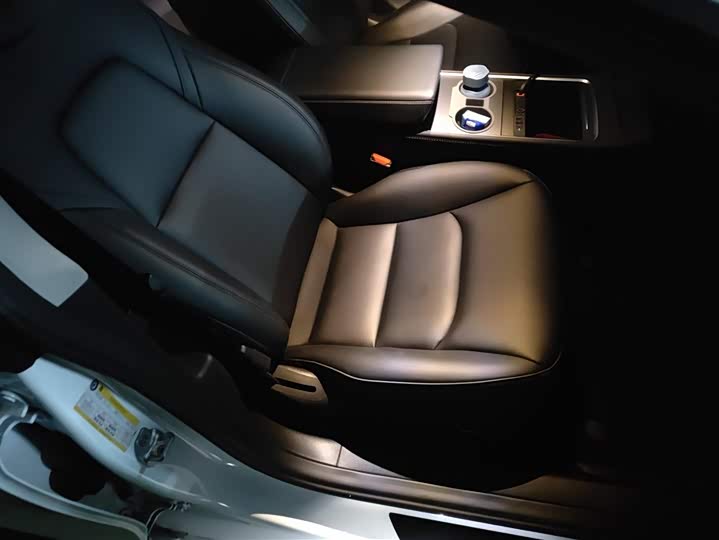 Фото 8 - Tesla Model 3