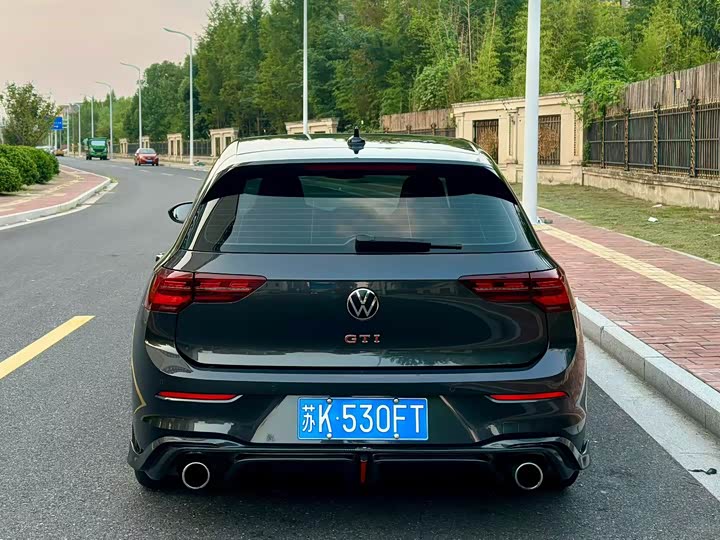 Фото 4 - Volkswagen Golf GTI