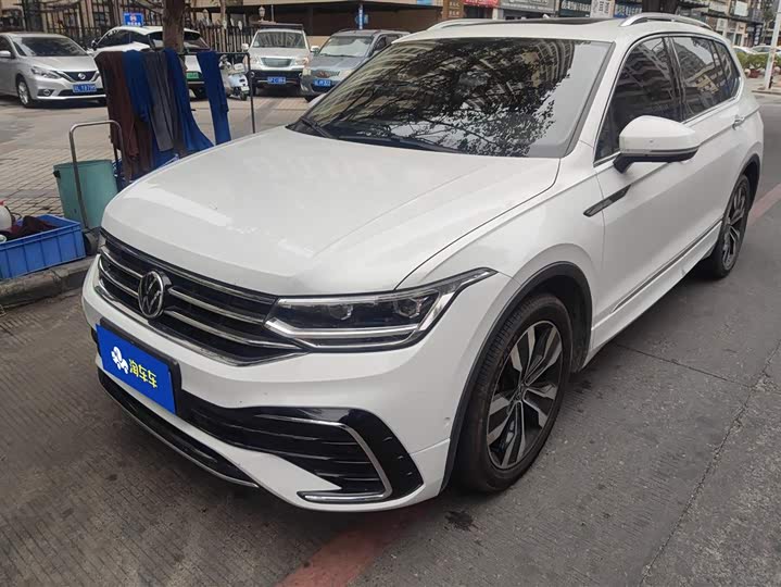 Фото 1 - Volkswagen Tiguan L Pro