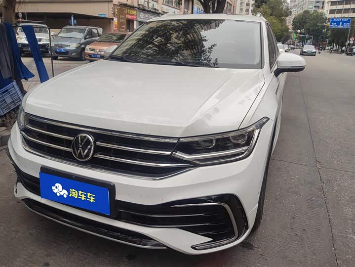 Фото 2 - Volkswagen Tiguan L Pro