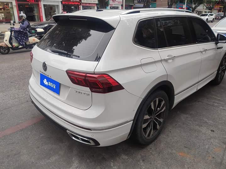 Фото 3 - Volkswagen Tiguan L Pro