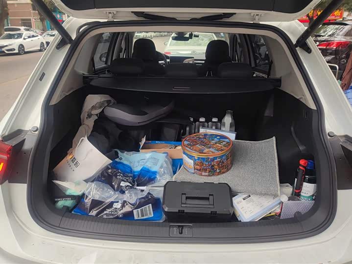 Фото 4 - Volkswagen Tiguan L Pro