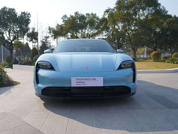 Фото 2 - Porsche Taycan