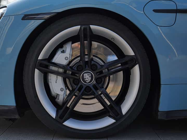 Фото 4 - Porsche Taycan