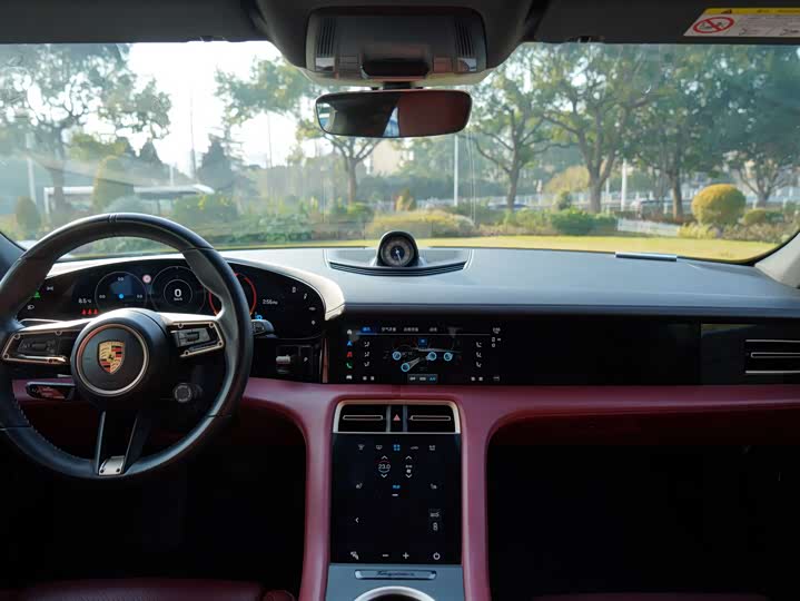 Фото 6 - Porsche Taycan