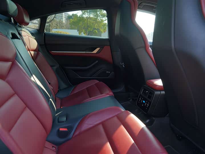 Фото 8 - Porsche Taycan