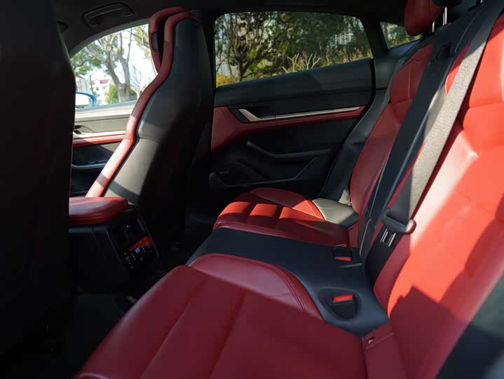 Фото 9 - Porsche Taycan