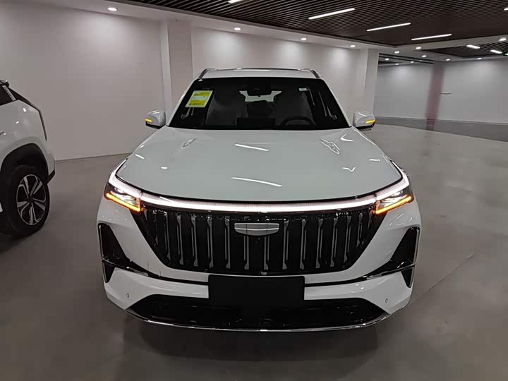 Фото 3 - Geely Atlas L