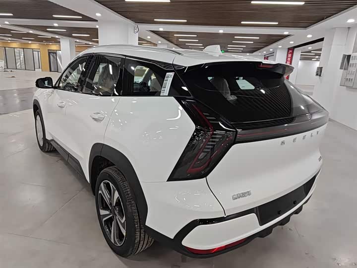 Фото 5 - Geely Atlas L