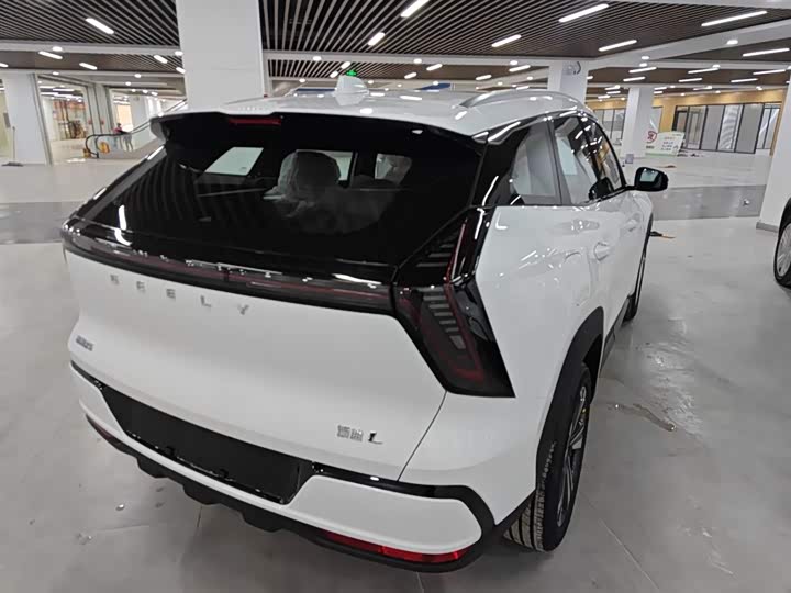 Фото 7 - Geely Atlas L