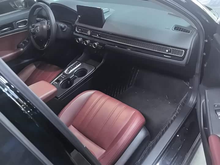 Фото 8 - Honda Civic