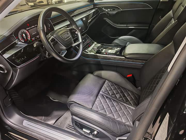 Фото 9 - Audi A8