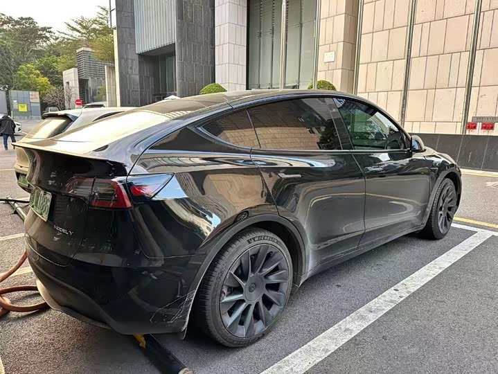 Фото 2 - Tesla Model Y