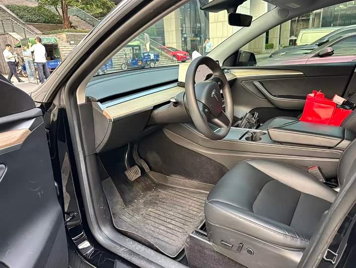 Фото 3 - Tesla Model Y