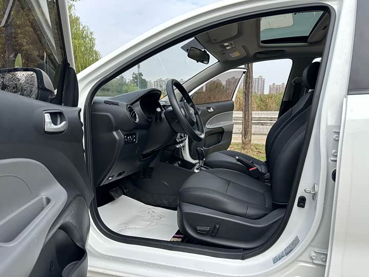 Фото 9 - Kia Pegas