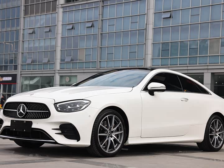 Фото 1 - Mercedes-Benz E-Class