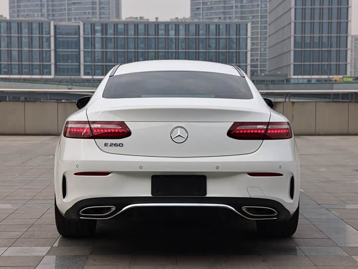 Фото 4 - Mercedes-Benz E-Class