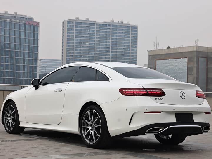 Фото 5 - Mercedes-Benz E-Class