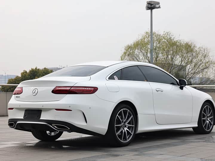 Фото 6 - Mercedes-Benz E-Class