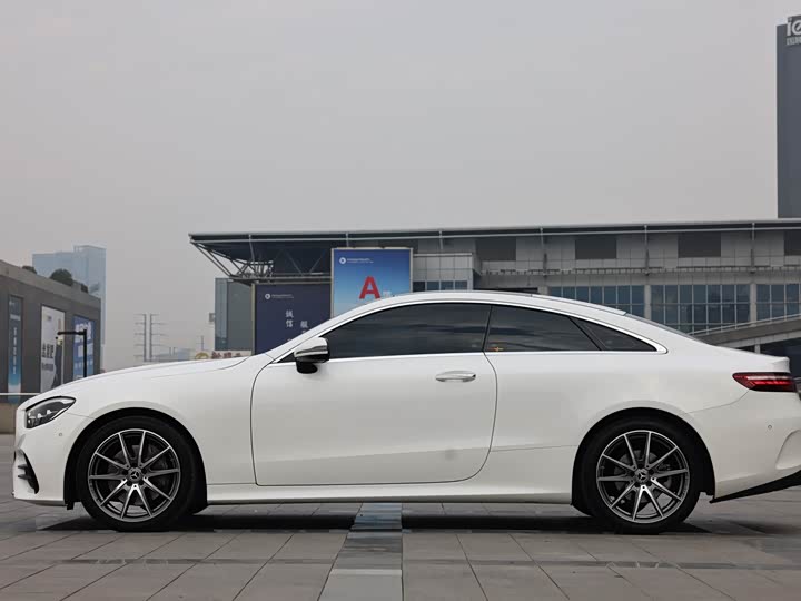 Фото 7 - Mercedes-Benz E-Class