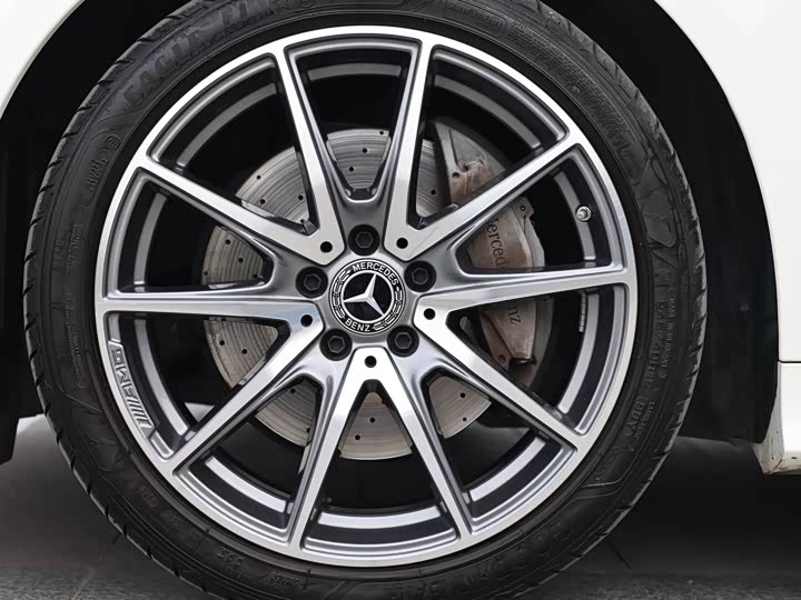 Фото 9 - Mercedes-Benz E-Class