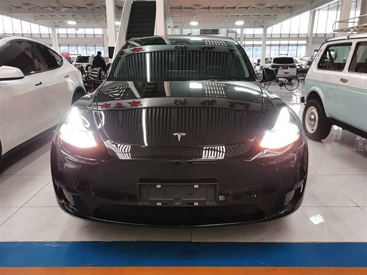 Фото 3 - Tesla Model Y