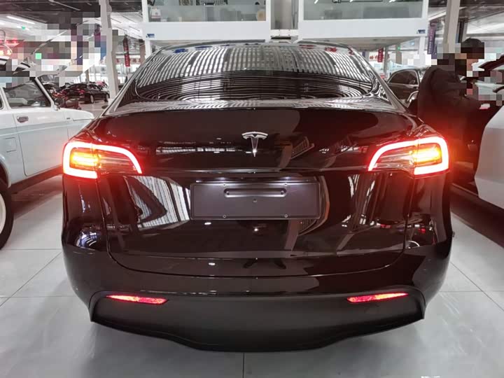 Фото 6 - Tesla Model Y