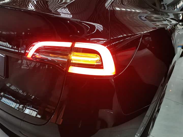 Фото 8 - Tesla Model Y