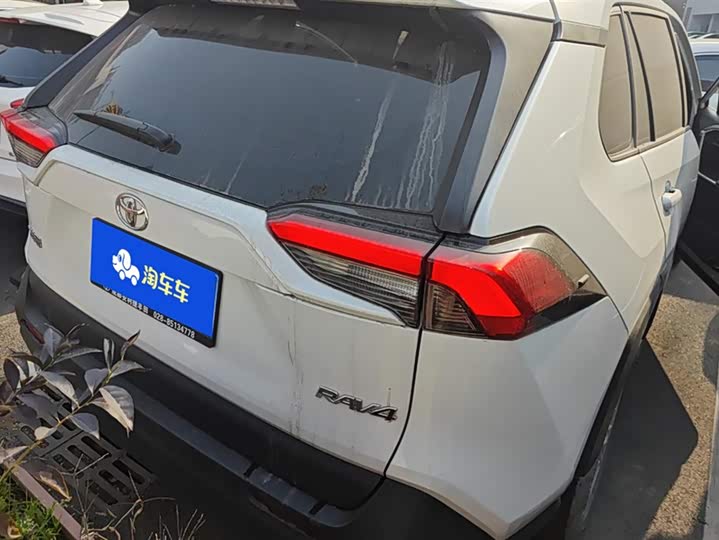 Фото 3 - Toyota RAV4